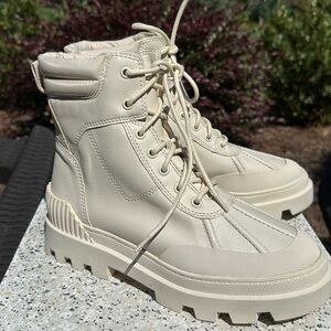Off-white combat boot